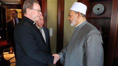 شيخ الأزهر يستقبل رئيس الأساقفة الألماني بمقر إقامته ببرلين 