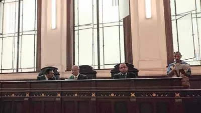 بينهم مسئولين بمطار برج العرب.. تأجيل محاكمة 10 متهمين في جلب 44646 قرص مخدر بالإسكندرية 