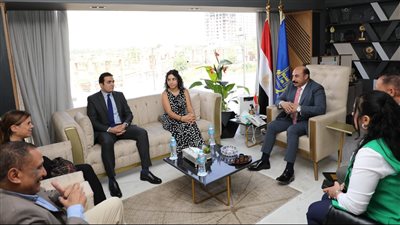 محافظ أسوان يلتقى بفريق اتحاد المعاهد الثقافية الوطنية الأوربية للترويج السياحي