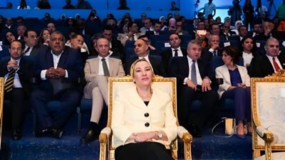 وزيرة البيئة تشهد جلسة عرض فرص الاستثمار البيئي والمناخي في مصر
