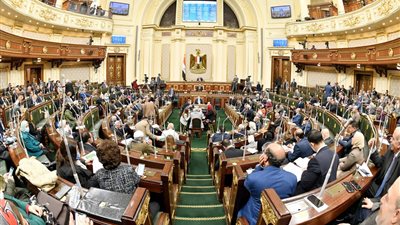 حلول مؤقتة ولا بد من التفكير خارج الصندوق.. 