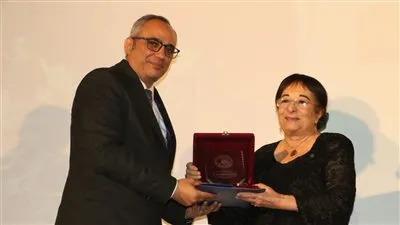 مسرح الهوة يكرم رشوان توفيق وضياء عبد الخالق ومنال سلامة والعديد من رموز المسرح المصري