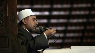 خطيب الجامع الأزهر يقدم عزاء خاصا لأهالي 