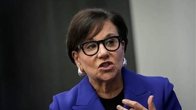 بايدن يعين ممثلته الخاصة لإعادة بناء اقتصاد أوكرانيا.. فمن هي بيني بريتزكر؟