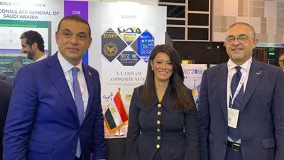 وزيرة التعاون الدولي تتفقد الجناح المصري بقمة الحزام والطريق بهونج كونج