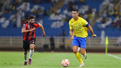 كريستيانو رونالدو يضع بصمته ويقود النصر للفوز على الرائد بثلاثية بالدوري السعودي