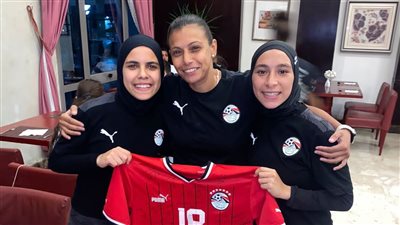 بالصور - تكريم منتخب مصر للكرة النسائية لإنجي عطية بعد إعتزالها اللعب الدولي