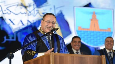 رئيس جامعة الإسكندرية: المُعلم هو حجر الأساس في بناء الدولة 