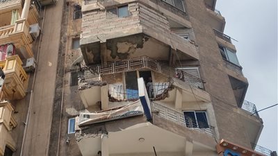انهيار جزئي في عقار دون إصابات بالإسكندرية (صور)