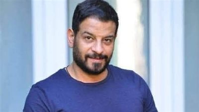 أكرم حسني ينعى وفاة الفنان الشاب أشرف مصليحي 