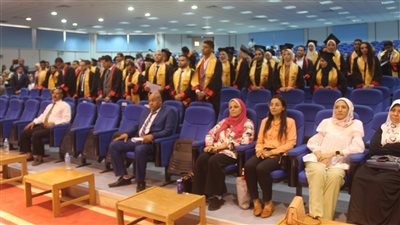 جنوب الوادي تحتفل بتخريج الدفعة الثالثة بكلية الصيدلة بقنا