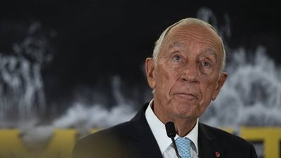 وسائل إعلام: الرئيس البرتغالي يتعرض لانتقادات بسبب فتحة الصدر لفتاة