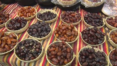 التمر يبدأ من 40 جنيه.. تعرف أسعار الياميش في أسواق ومعارض تخفيض السلع وأهلا رمضان بمحافظة قنا