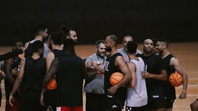 كأس العالم للأندية.. أوجستي يعقد محاضرة للاعبي الأهلي قبل مواجهة إجنايت الأمريكي