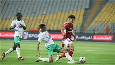 نجم الأهلي يوجه نصيحة ذهبية إلى إمام عاشور