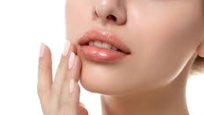 هل تريدين شفاه ممتلئة دون فيلر.. وصفة سحرية من المنزل لكِ سيدتي