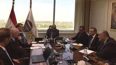 وزير قطاع الأعمال يبحث مع وفد من البنك الدولي سبل تعزيز التعاون 