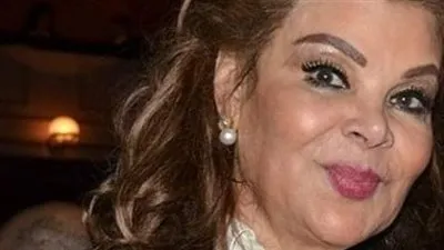 صفاء أبو السعود تقدم أغنية 