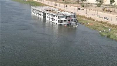 جهود مكثفة لإنقاذ الباخرة الغـارقة في نهر النيل بالمنيا