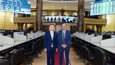 رئيس البورصة يلتقي وزير الخدمات المالية والخزانة بهونج كونج