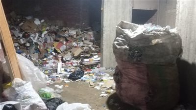 الجيزة تغلق منشأة تجمع وتفرز القمامة والبلاستيك وسط الكتلة السكنية ببولاق الدكرور