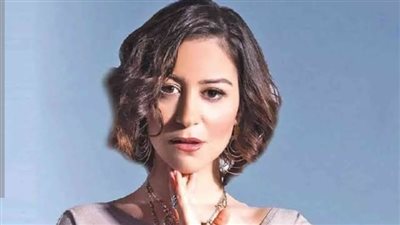 منة شلبي تخوض أول تجربة مسرح لها في 