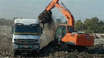 حملات نظافة ترفع 65 ألف طن المدفن الصحي بجمصة 