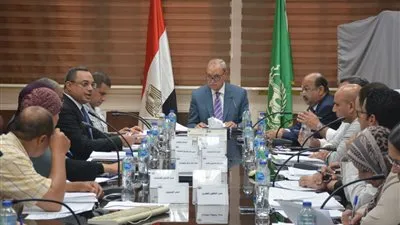 محافظ القليوبية يترأس الاجتماع الدوري للجنة العليا للإعلانات 