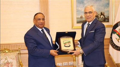 رئيس قضايا الدولة يزور النائب العام لتهنئته بتوليه منصبه