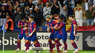 تشافي يستقر على تشكيل برشلونة لمواجهة إشبيلية في الدوري الإسباني.. ليفاندوفسكي في الهجوم