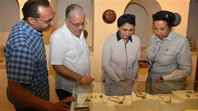 بمركز الحرف التقليدية رئيس التنمية الثقافية يستقبل وفد مركز تحديث الصناعة 