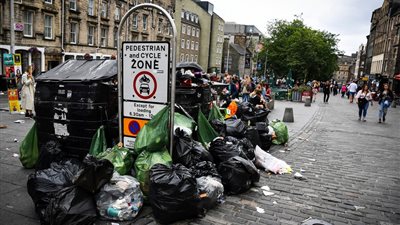 تعليق ناري من أحمد موسى على تراكم النفايات في العاصمة البريطانية لندن (فيديو)