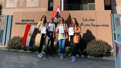 المصريون بألمانيا يوثقون طلبات ترشح الرئيس السيسي
