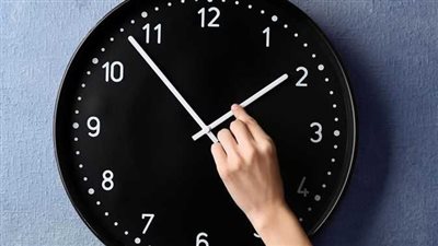 عاجل - بعد تطبيق التوقيت الصيفي 2024 فعليًا.. انتبه هذه المواعيد يطرأ عليها التغيير 