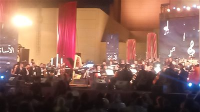 الاستعدادات الأولى للجزء الثاني من حفل مدحت صالح بالأوبرا 