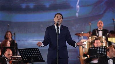 مدحت صالح يتألق في 