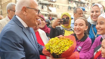 محافظ بورسعيد يتفقد عددًا من المدارس في أول يوم دراسي