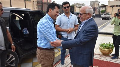 محافظ بورسعيد يستقبل وزير الشباب والرياضة استعدادا لختام بطولة الجمهورية للشركات 