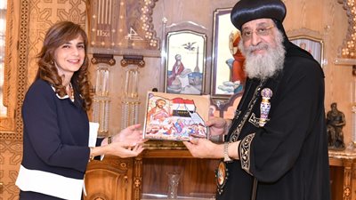 البابا تواضروس يستقبل قنصلي مصر الجديدين بشيكاغو ولوس أنچلوس