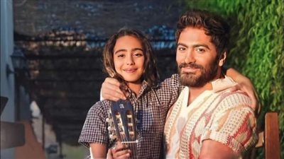 تامر حسني يفاجئ ويدعم ابنته تالية في تمرين الكرة ويشبهها به