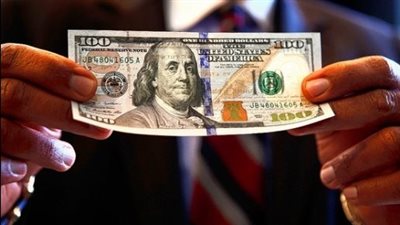اخر تحديث.. سعر الدولار اليوم في البنوك الحكومية والسوق السوداء 