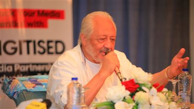 أهالي الاسكندرية يستقبلون الفنان خالد زكي بترحيب حار في ندوته بمهرجان الإسكندرية السينمائي