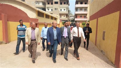 نائب محافظ الجيزة يتفقد مجمع مدارس ترسا وأم خنان للاطمئنان على انتظام الدراسة