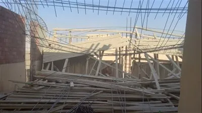 لجنة الإزالة الفورية بمدينة الشروق توقف مخالفة بناء فى مهدها 