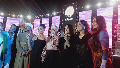 نجوم الفن يرفعون علامة النصر في احتفالات أكتوبر (صور)