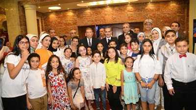 رحمي يفتتح معرض فناني الغربية السادس على هامش الاحتفال الفني بالعيد القومي (صور)