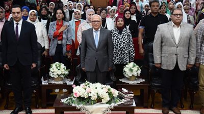 الغضبان: المرأة تتولى أكثر من 85 % من العمل التنفيذي والإداري بمحافظة بورسعيد