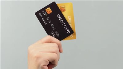  بعد قرار المركزي.. إزالة القيود عن كروت الائتمان بالعملة الأجنبية