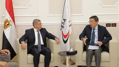 الرئيس التنفيذي لوكالة الفضاء المصرية يستقبل السفير السنغافوري بالبلاد