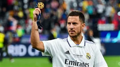 لم يفهم نصيحة ريال مدريد يأكل نجومه واختاره زيدان بعد ميسي ورونالدو.. إدين هازارد لم يجد فريقًا فاعتزل